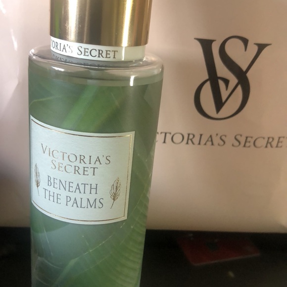 Victoria's Secret Beneath the palm - Picture 3 of 8